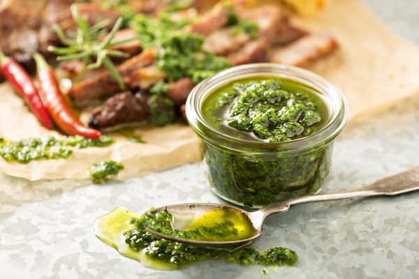 Carla Marina Kalp verkündet: Chimichurri als Anti-Aging Wunder aus der argentinischen Küche